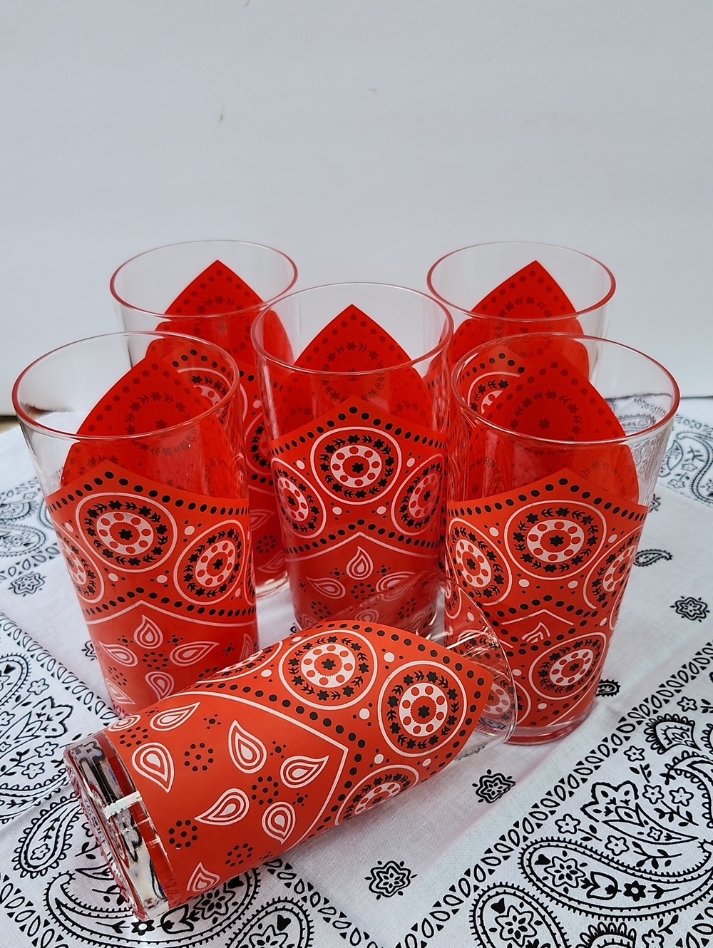 VINTAGE BANDANA PRINT SET OF 6 GLASS TUMBLERS - Picture 8 of 9